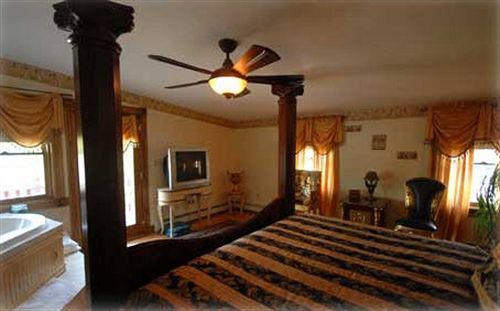 The Lion And The Rose Bed & Breakfast 화이트필드 외부 사진
